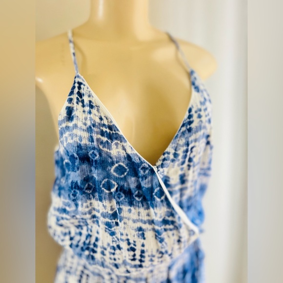 ONE ❤️ CLOTHING Short Romper, Blue & White Size XS LIKE NEW - Picture 2 of 16